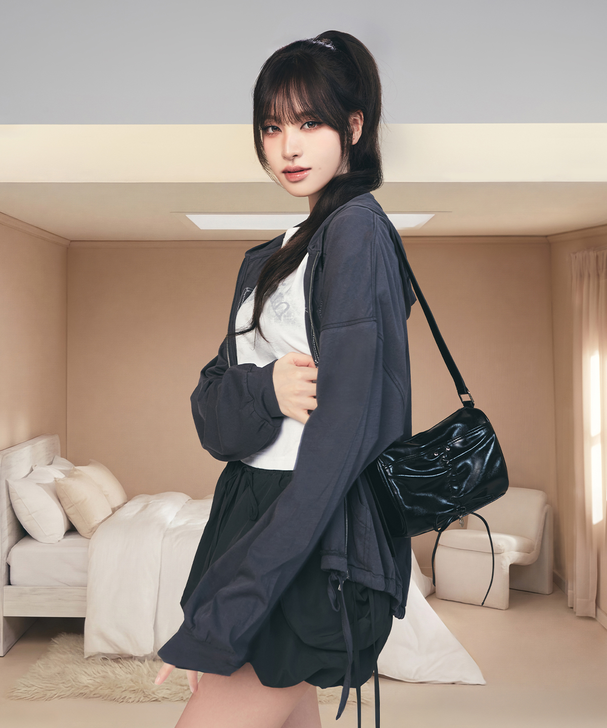 FRONT SHIRRING RIBBON MINI BAG IN BLACK