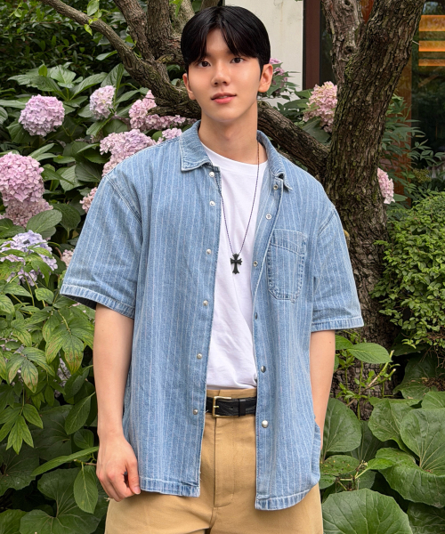 Stripe denim oversized fit pocket short-sleeved shirt