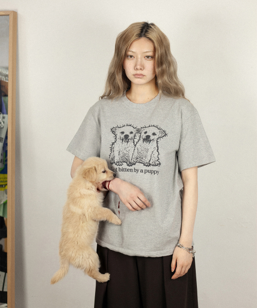 I GOT BITTEN BY A PUPPY TEE (GREY)