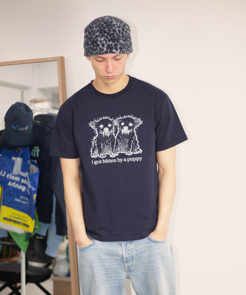 I GOT BITTEN BY A PUPPY TEE (NAVY)