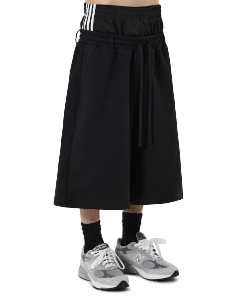 LAYERED WAIST SWEAT SHORTS - BLACK