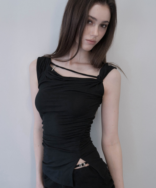 Draped Strap Без рукавов Топ (Черный)