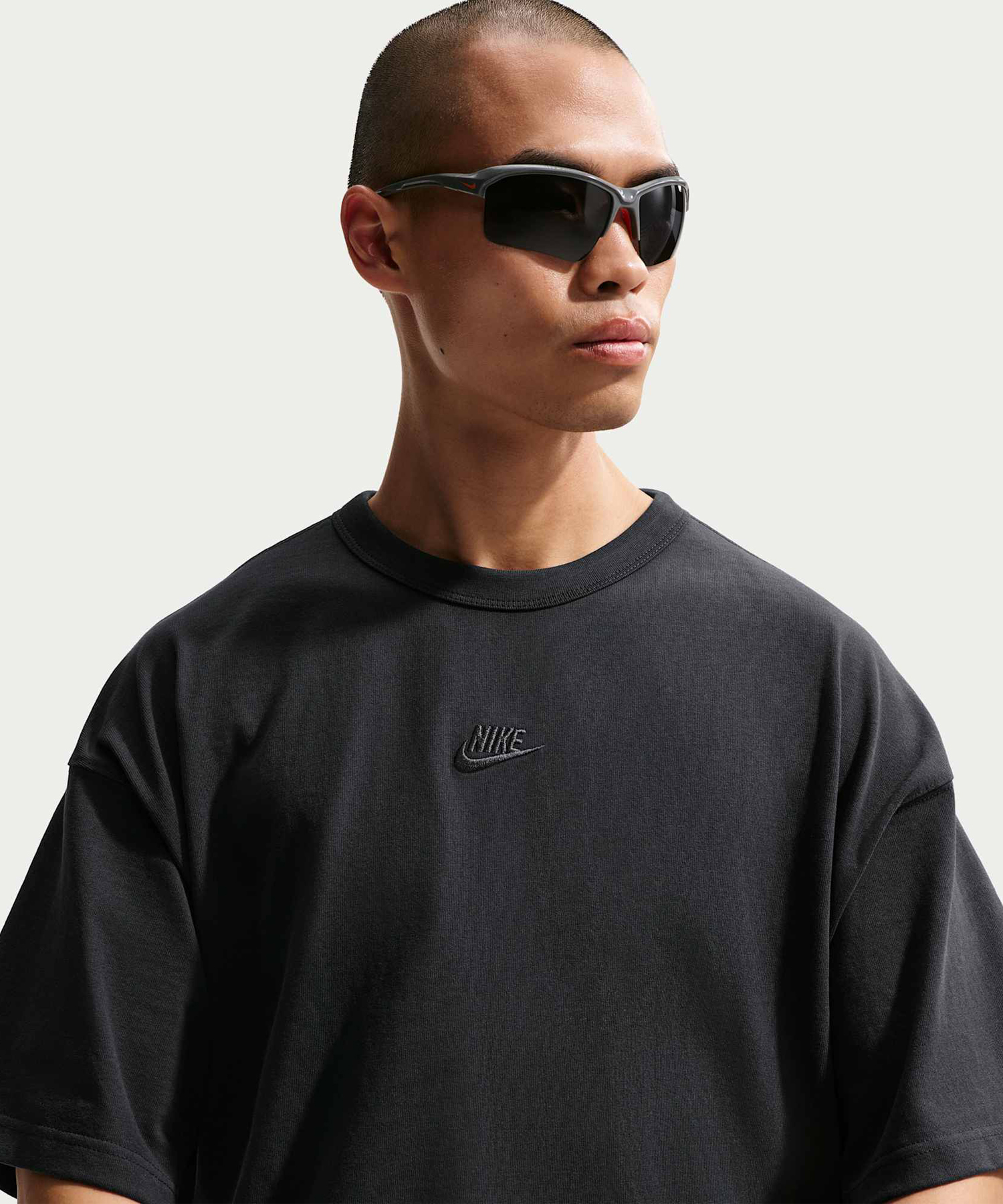 M NSW TEE OS PREM ESS SUST - Темно-белый