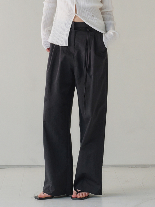 Belted Two-tucked Nylon Pants Black AT6PAA023BK