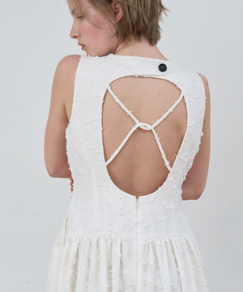 BACK HOLE DRESS_IVORY