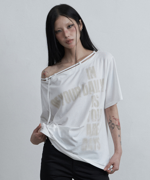 Футболка на одно плечо с пряжкой (White)