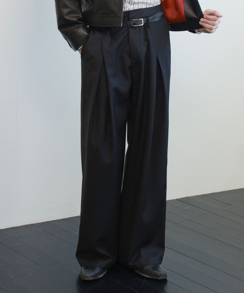 LEATHER BELTED BOX PLEATED SLACKS (BLACK)