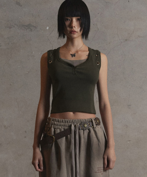 EYELET LAYERED SLEEVELESS_CHARCOAL