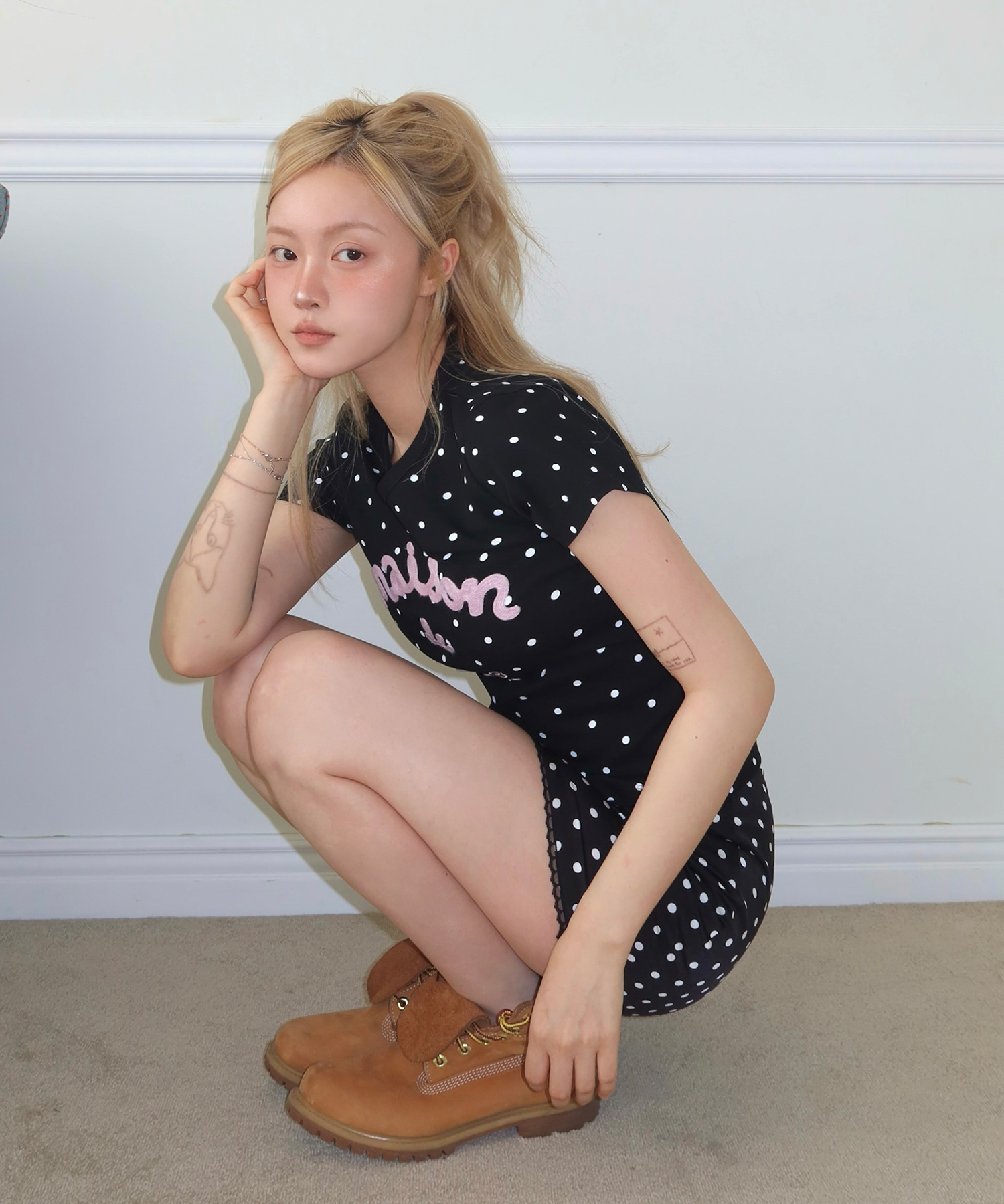 MAISON DE ROLA EMBROIDERY DOT T-SHIRT BLACK