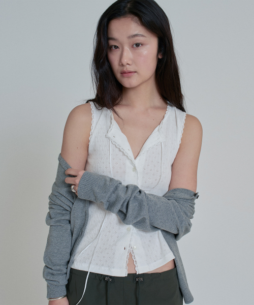LACE BUTTON SLEEVELESS (IVORY)