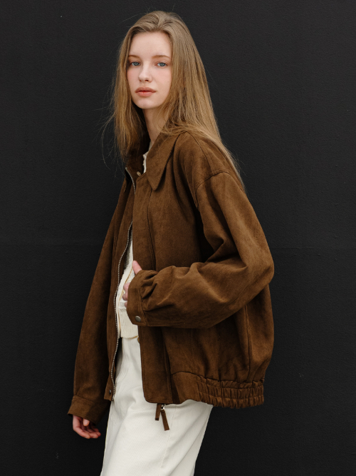 Минималистичный замшевый бомбер CAMEL