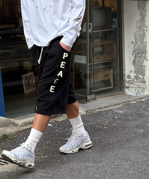PEACE One Tuck Bermuda Pants Black