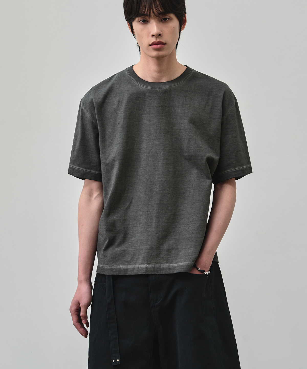 FADED GARMENT DYEING CROP HALF T-рубашка [CHARCOAL]