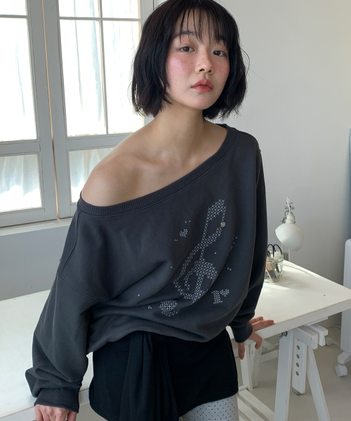 CROSS STITCH CLEF OFF SHOULDER SWEATSHIRT CHARCOAL