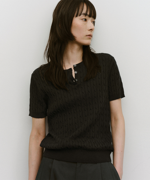 W. Henley Neck Cable Knit (Black)