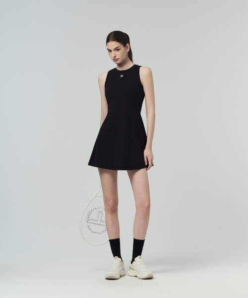 W 에센셜 슬리브리스 드레스 (Black)