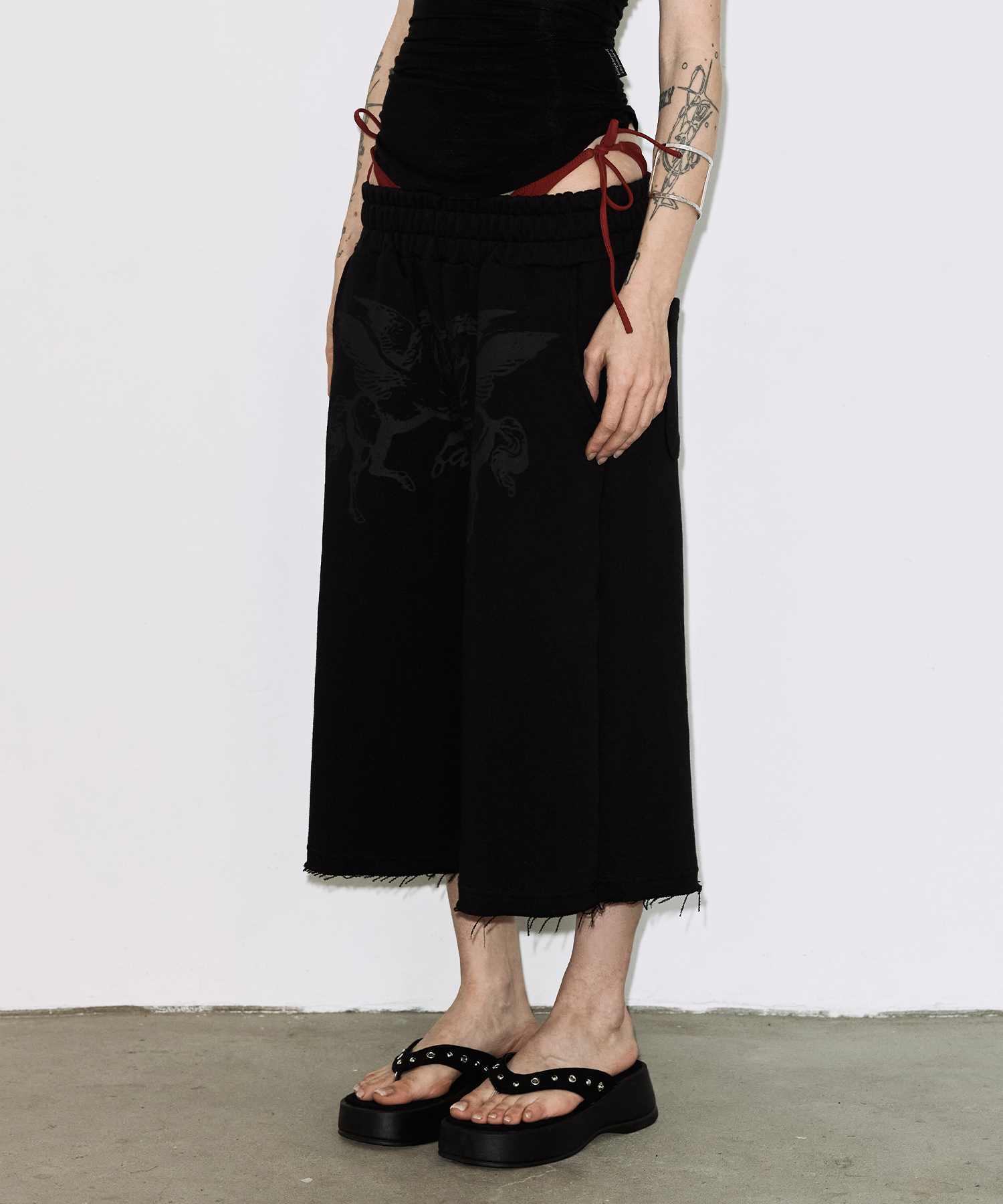 PEGASUS BERMUDA PANTS (BLACK) F26QD144