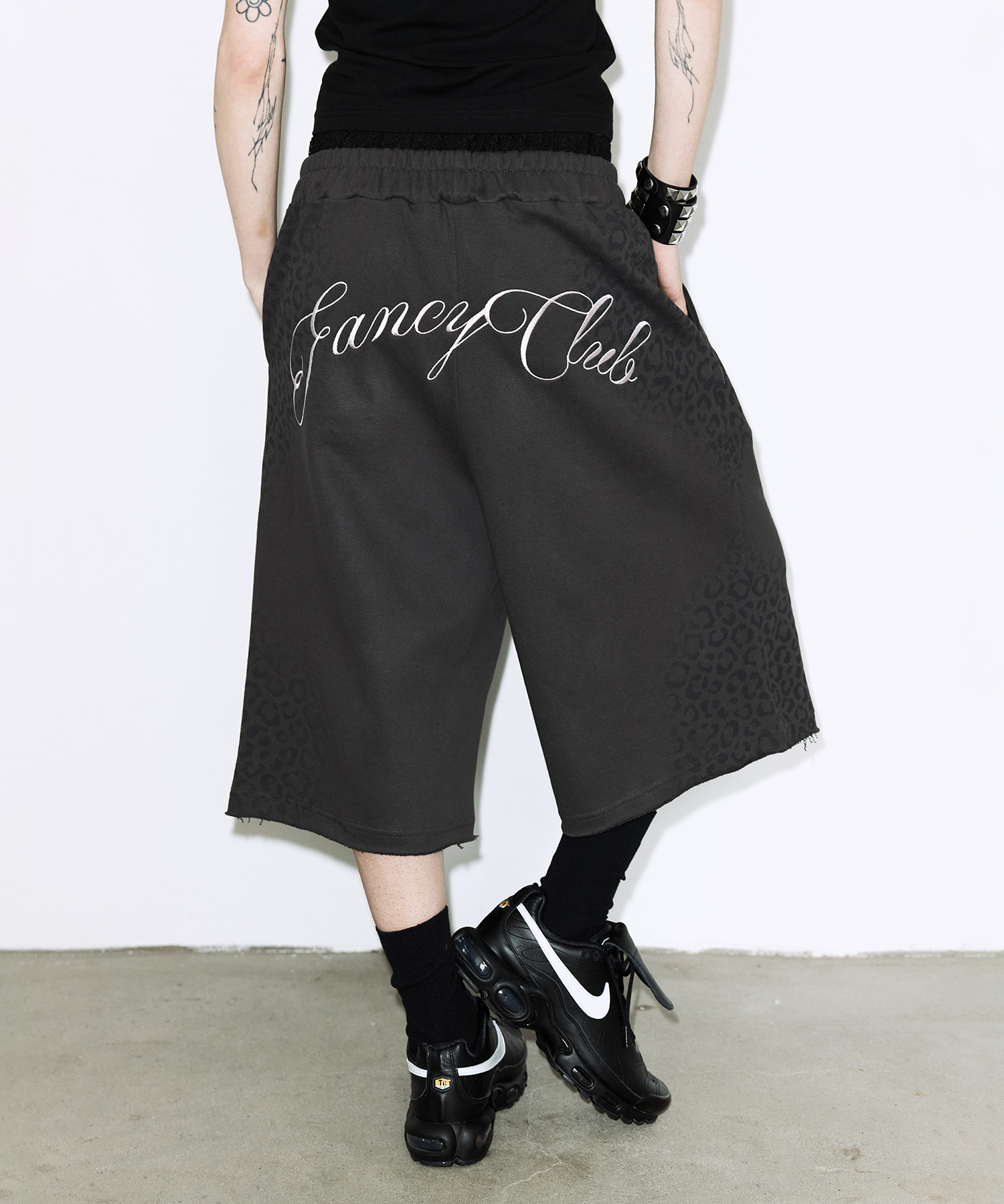 LEOPARD SAGGING BERMUDA PANTS (CHARCOAL) F26QD403