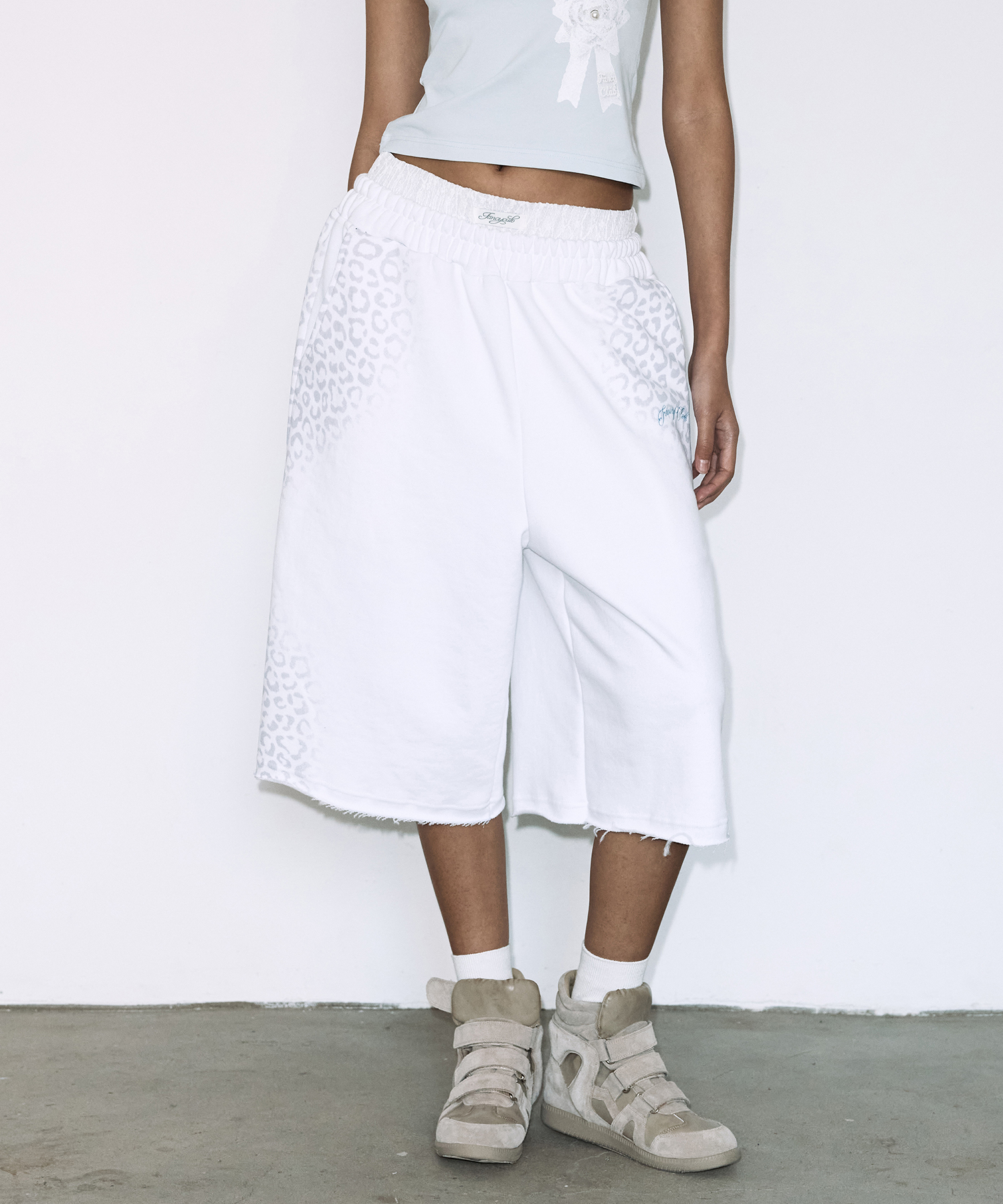 LEOPARD SAGGING BERMUDA PANTS (WHITE) F26QD403