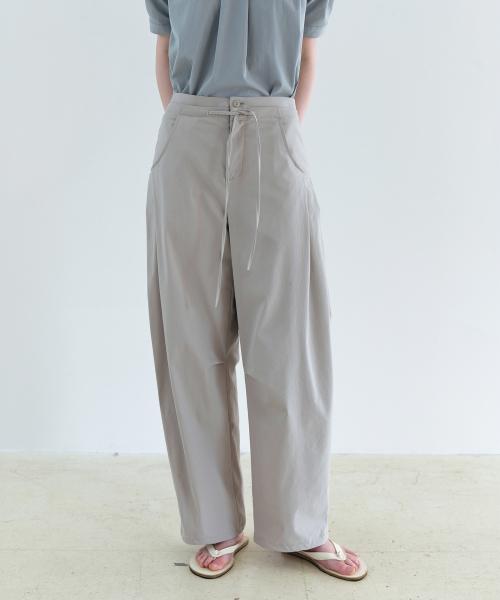 arc tuck pants (soft silver)