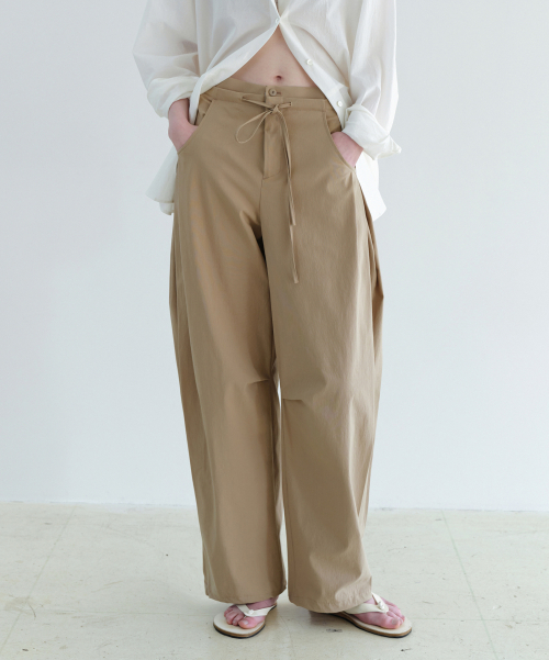 arc tuck pants (beige)