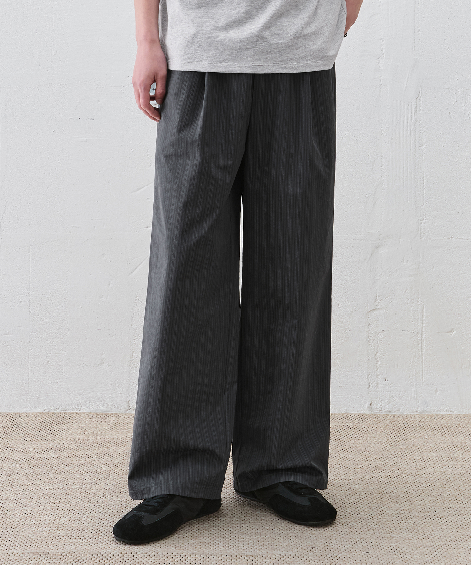 RUSTLE STRIPE BANDING PANTS [CHARCOAL]