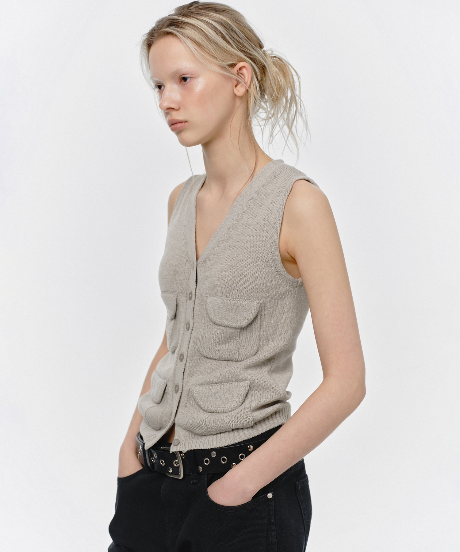 MULTI POCKET CROP KNIT VEST, GRAY