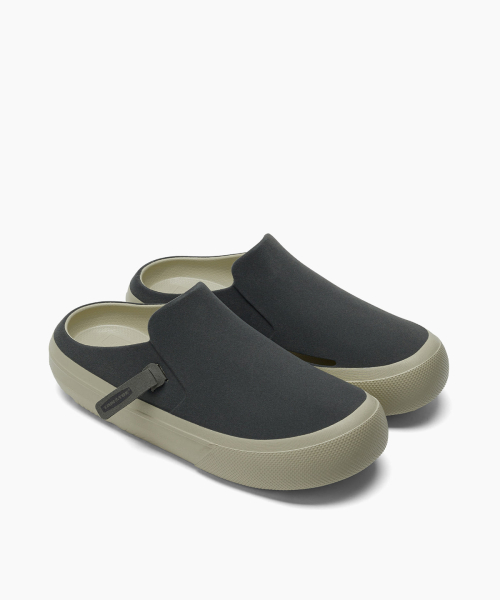x SEOK Clog Charcoal