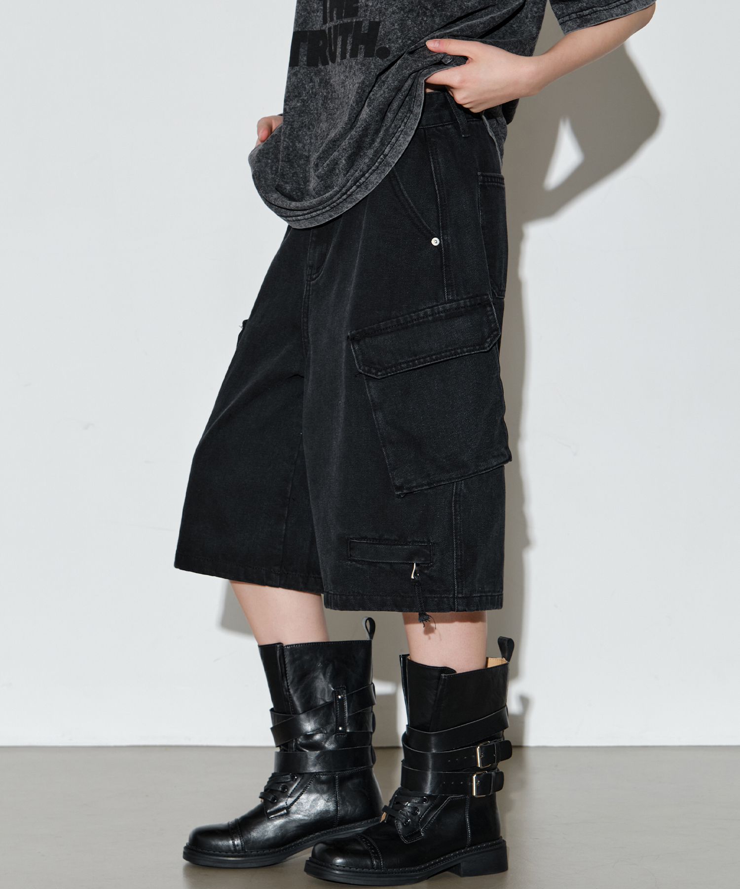 Bermuda Cargo Denim Half Pants [Black]