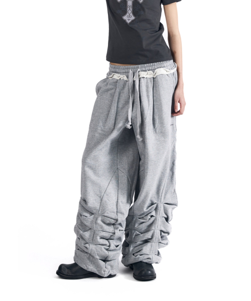 Sediment Pin-Tuck Sweatpants (Gray)