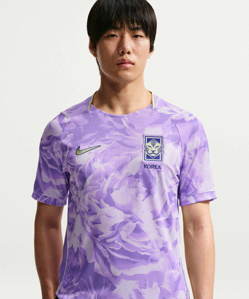 대한민국 2026 스타디움 어웨이 드라이 핏 축구 레플리카 저지 M - 스페이스 퍼플:애미시스트 틴트:글로벌 블루