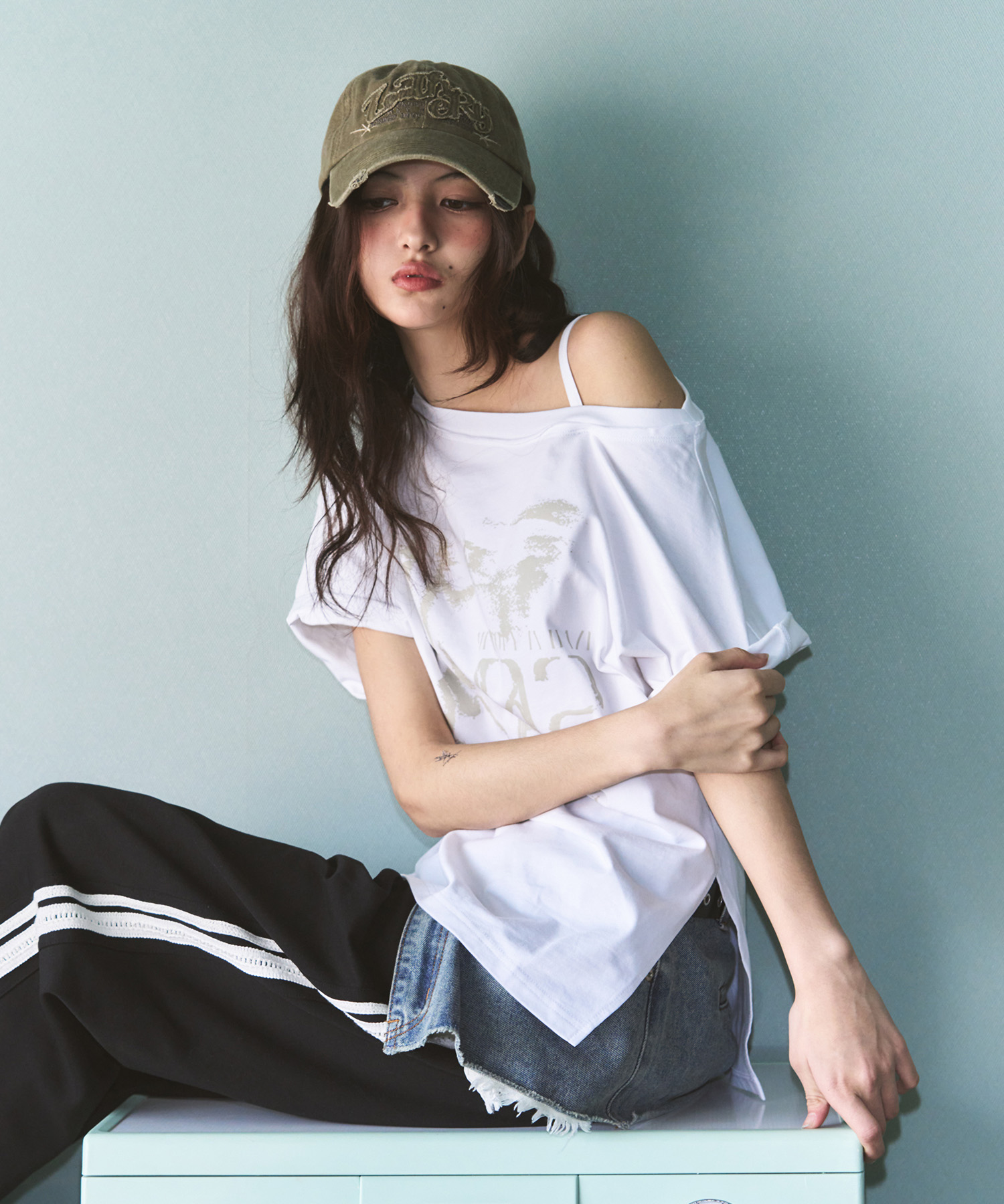 Vintage Slit One-shoulder T-Shirt [WHITE]