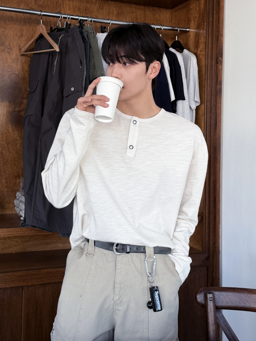 Garment-dyed футболка henley-neck