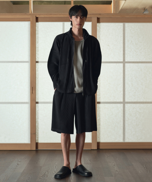Yoyogi Pleats Shorts (Black) TNPA6E209BK