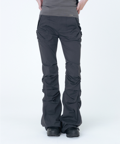 미세키서울(MISEKI SEOUL) Shirring pocket bootscut pants CHARCOAL