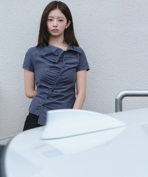 미세키서울(MISEKI SEOUL) High neck shirring button shirt CHARCOAL