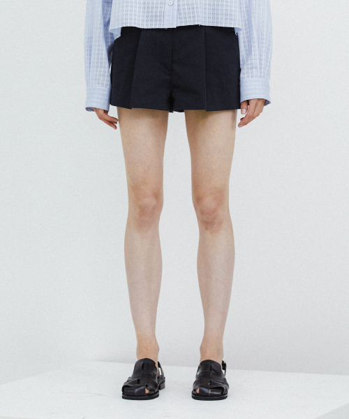 PLEATED SHORT PANTS - NAVY