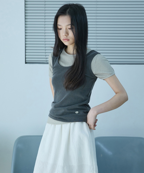 W PIGMENT SLEEVELESS [DEEP GRAY]