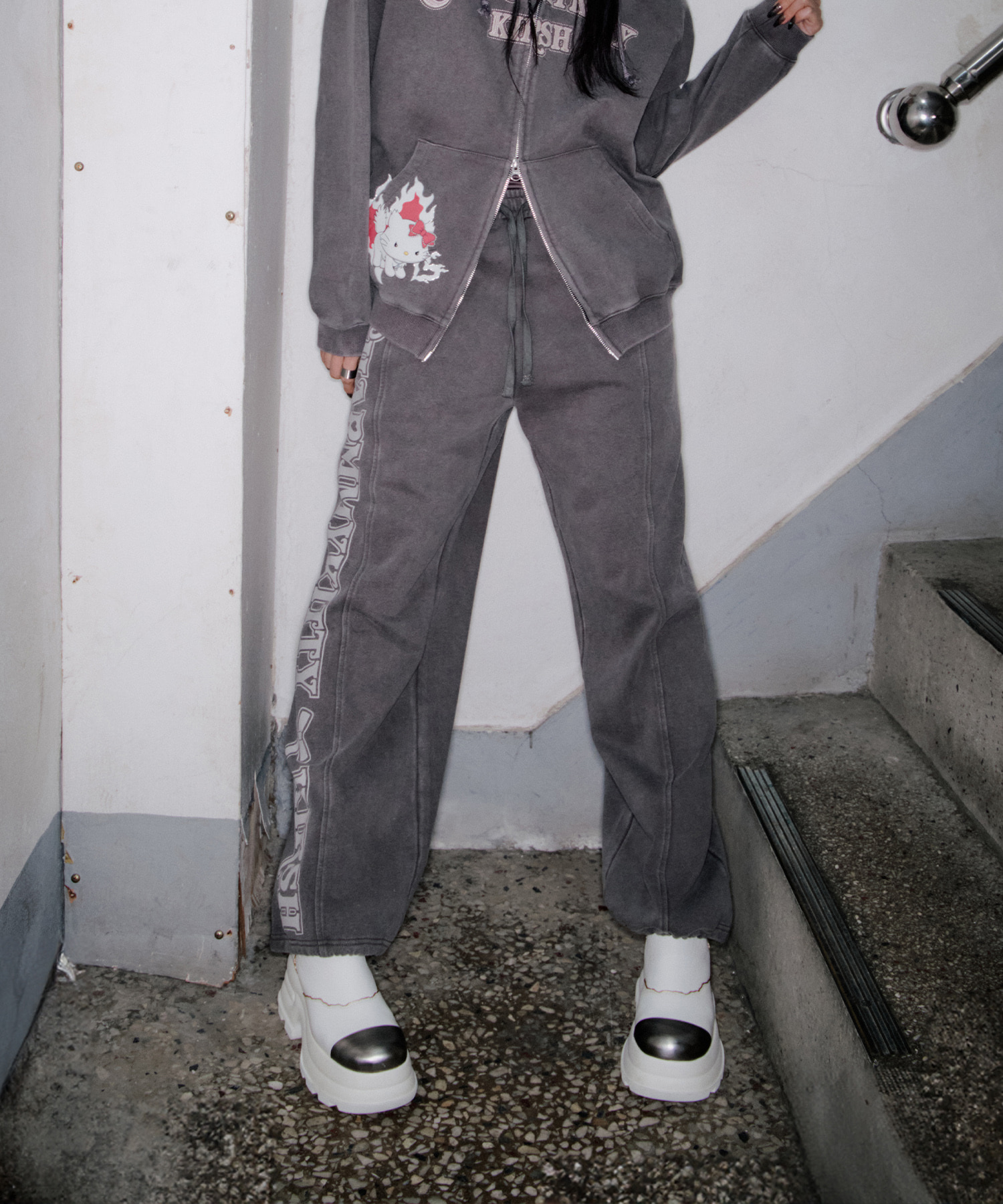 KIRSH X CHARMMYKITTY WIDE SWEAT PANTS