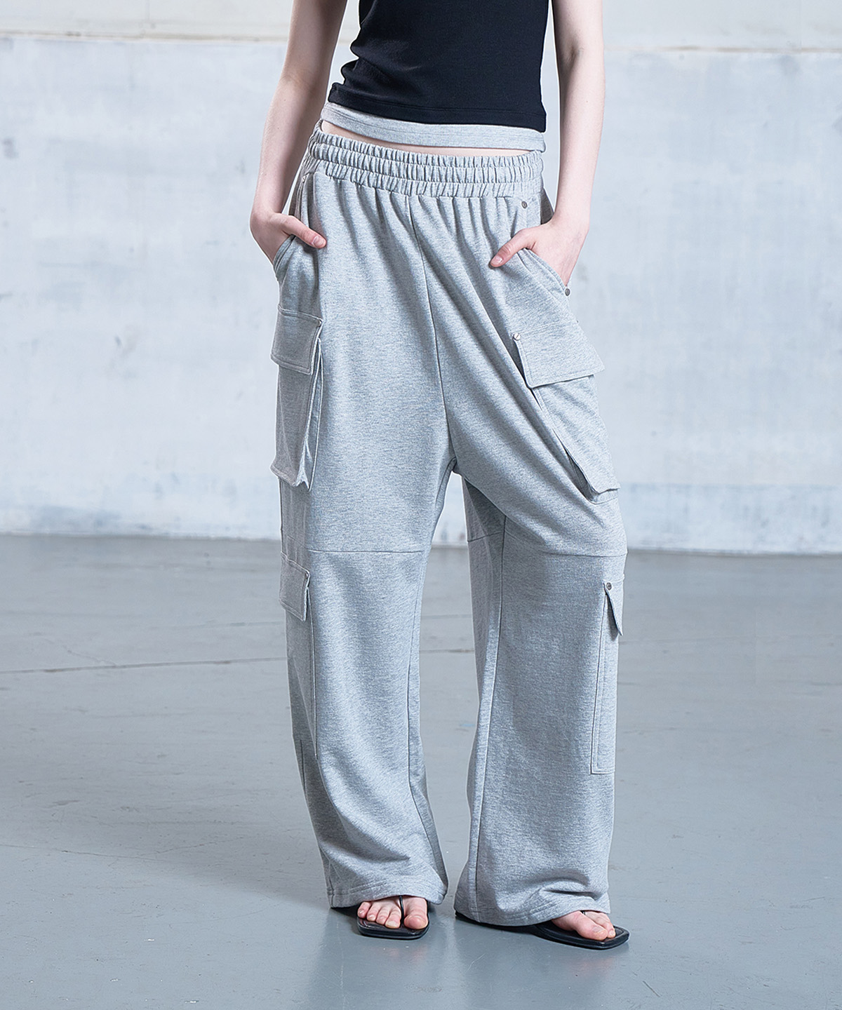 UTILITY CARGO SWEAT брюки IN меланж серый