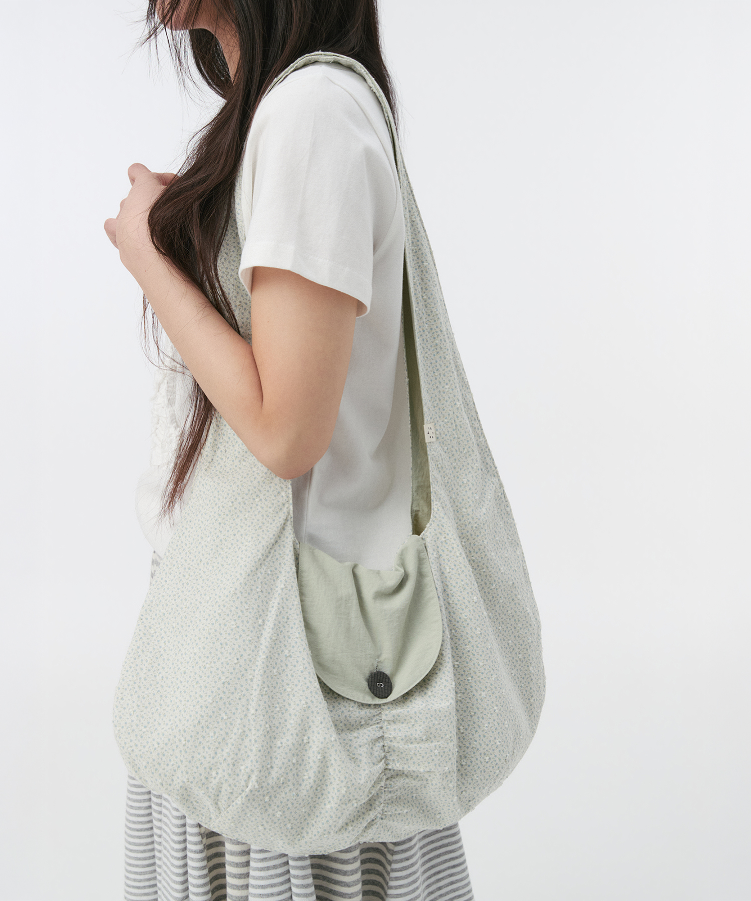 FLORAL REVERSIBLE HOBO BAG, LIGHT KHAKI