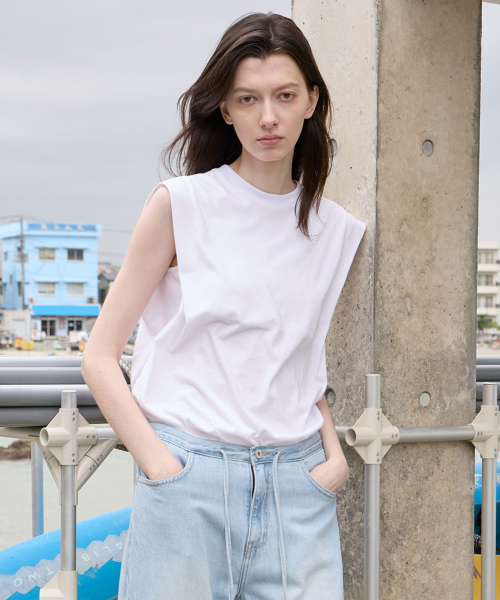 Relaxed Shoulder Sleeveless T-рубашка - Off белый