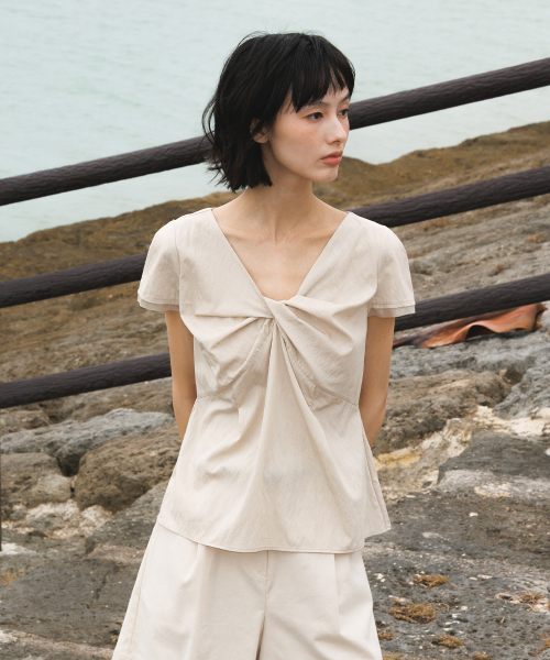 Twist Lace Sleeve Blouse [Beige]