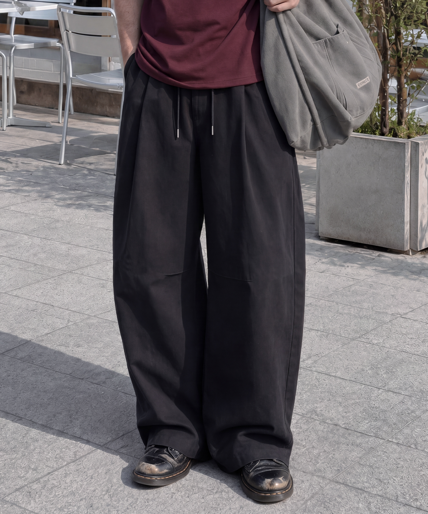 One Tuck Curved Linen Pants-Black
