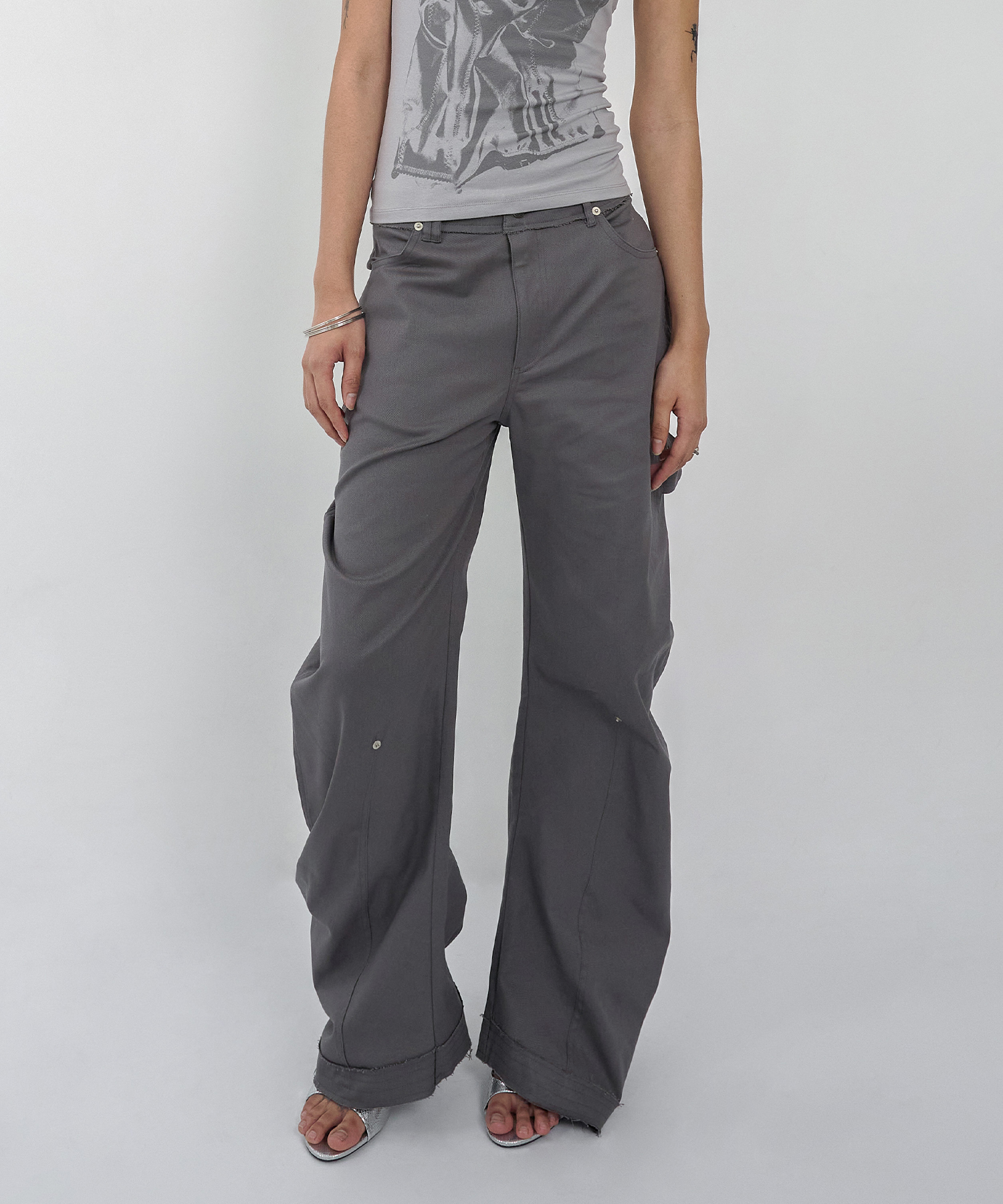 RAWCUT CURVED PANTS (UNISEX) CHARCOAL