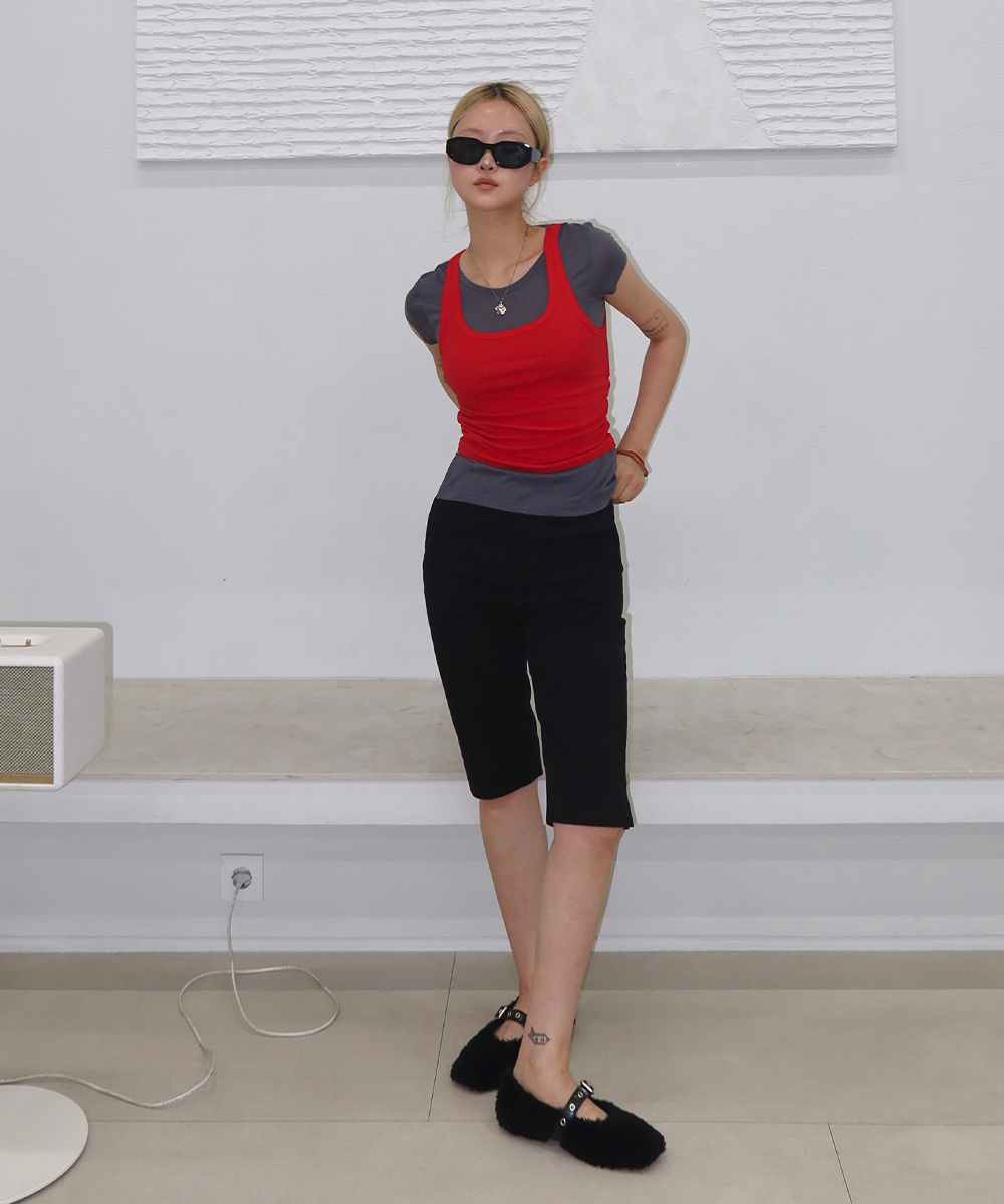 woman classic capri slit pants [black]