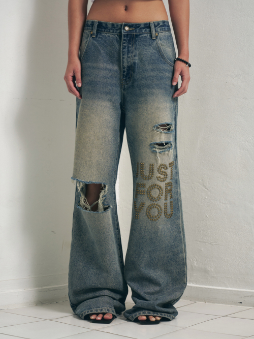 Y. STUD DISTRESSED JEANS