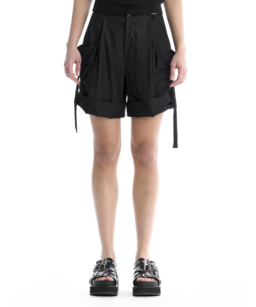 Side Strap Roll-Up Cargo Shorts [ Black ]