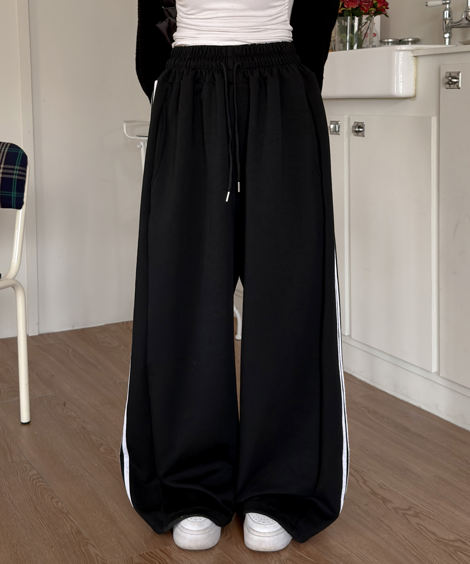 UNISEX LINE ALL SEASON TRAINING PINTUK BALLOON TWO-WAY WIDE PANTS_BLACK