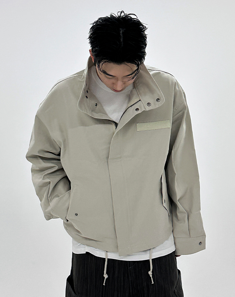 Минималистичная короткая куртка с высоким горлом _ Light Grey